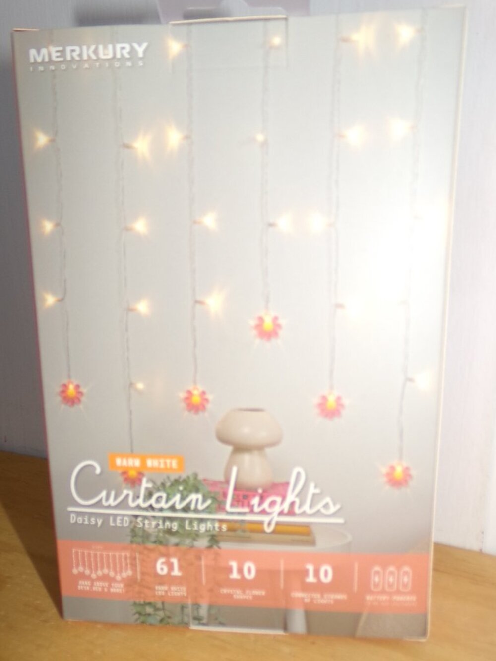 Merkury NWT Curtain Lights - Daisy